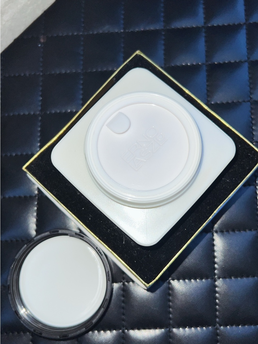 Marilyn Monroe’s favorite skincare brand. 
ERNO LASZLO 3-9 REPAIR CREAM CRÈME. - Picture 4 of 5